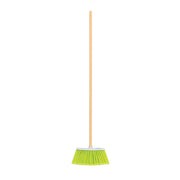 Escoba mediana tipo cepillo, cerdas de PVC, bastón de madera