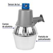 Luminario suburbano con foco LED 40W 6500K y sensor de luz